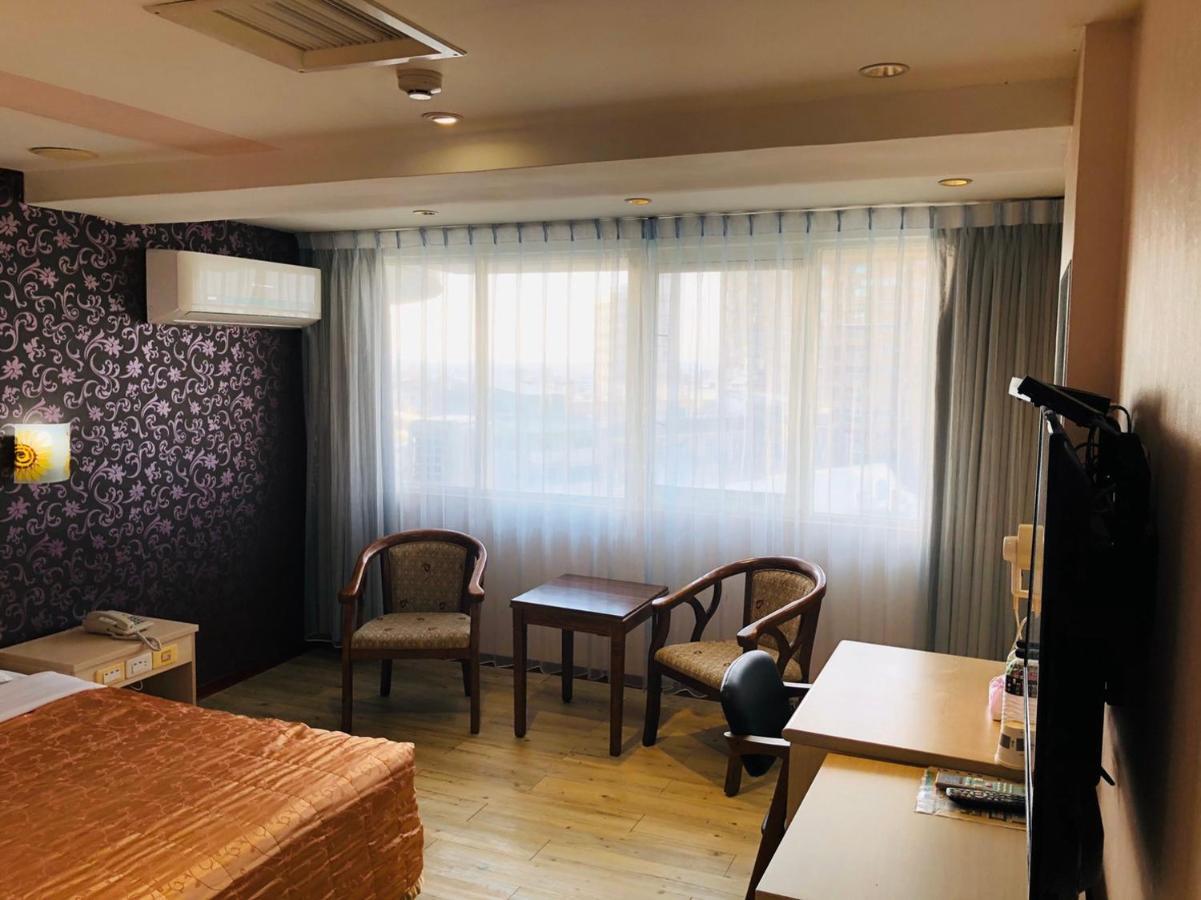 Jing Chech Hotel Kaohsiung Bagian luar foto