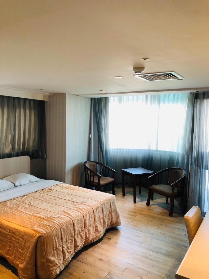 Jing Chech Hotel Kaohsiung Bagian luar foto